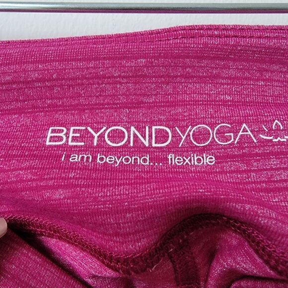 BEYOND YOGA Spacedye Fushia Mid Rise Leggings Size Small - Picture 3 of 6